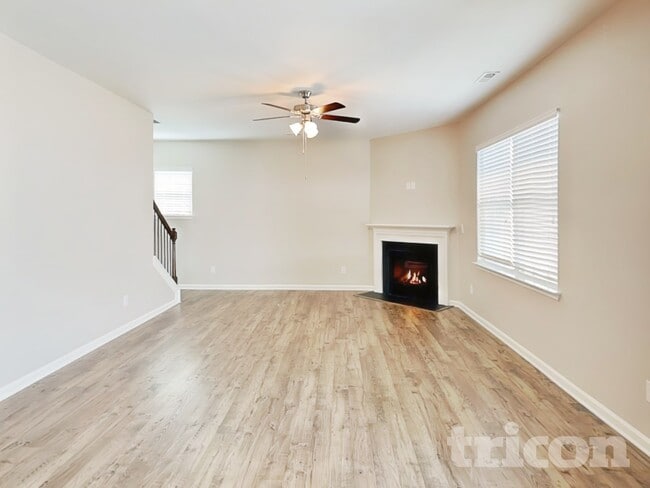 Photo - 150 King William Dr