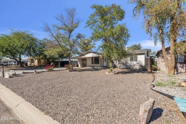 340 W Lindbergh Ave