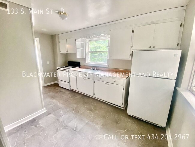 Photo - 133 S Main St Unit B