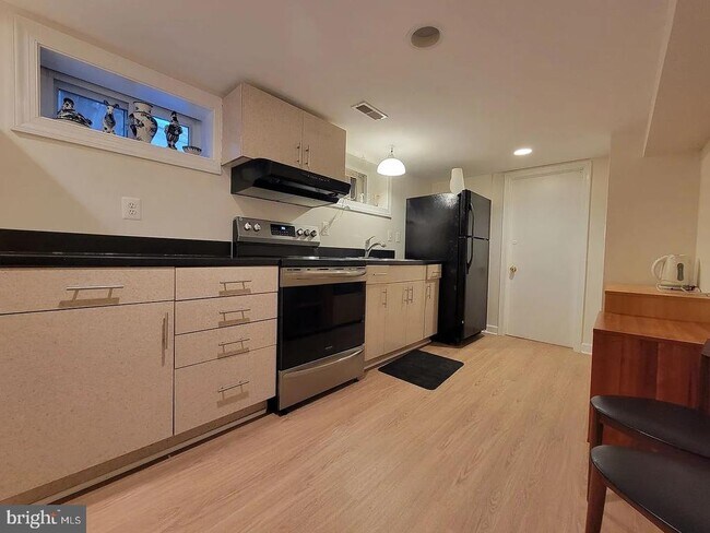 Photo - 1418 44th St NW