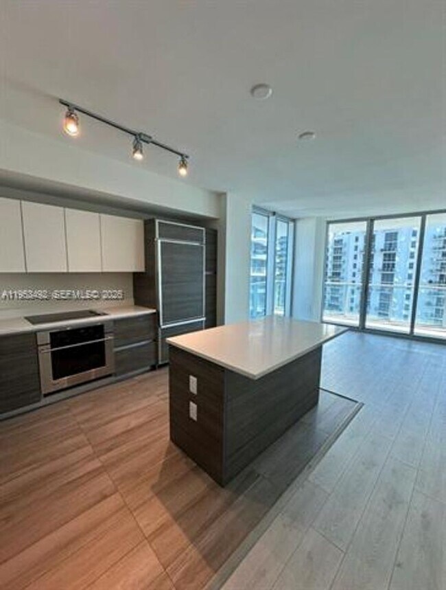 Building Photo - 1100 S Miami Ave Unit 1100 S Miami Ave  3010