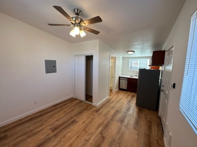 Building Photo - 2020 Brommer St Unit D