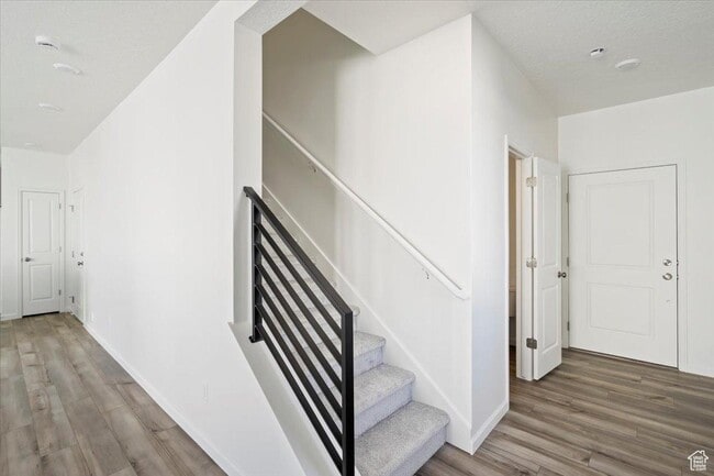 Photo - 340 N Colonnade Rd