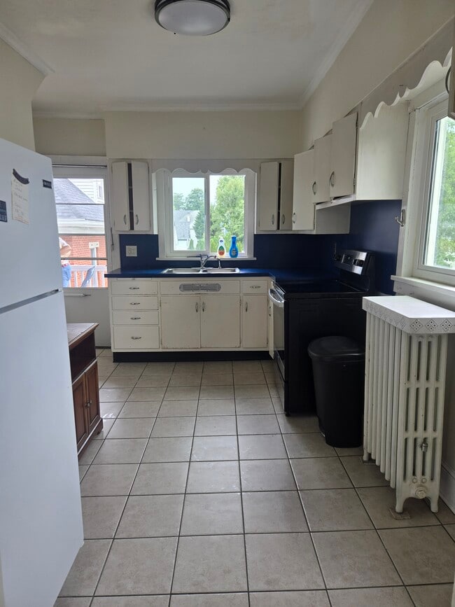 Kitchen - 1702 Penn Ave Unit 2E, (second floor)
