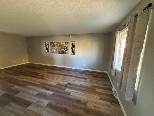 Photo - 2 Bedroom Duplex in Council Bluffs – Updat...