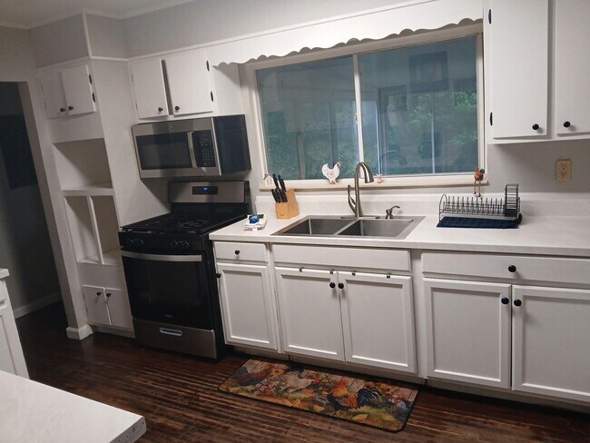 Photo - 853 Fairview Dr