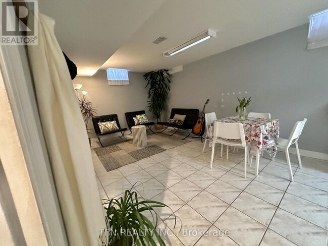 Photo - 5 Belwood Blvd