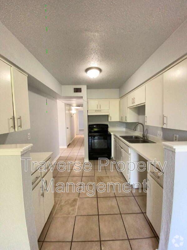 Building Photo - 6812 Trail Lake Dr Unit #B Rental
