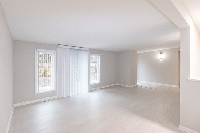 Photo - Gorgeous fully updated 3 bed 3 bath near KU Campus!