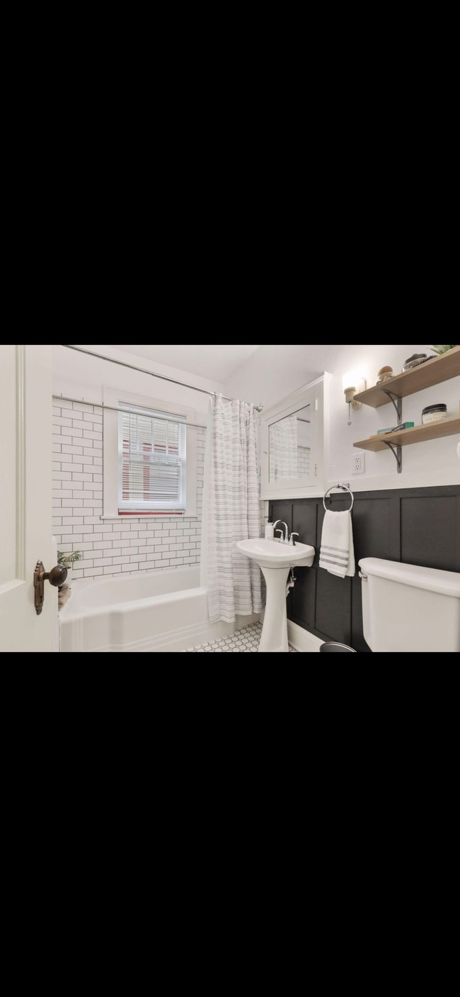 Bathroom - 138 Cecil St SE Unit 138 Cecil St SE