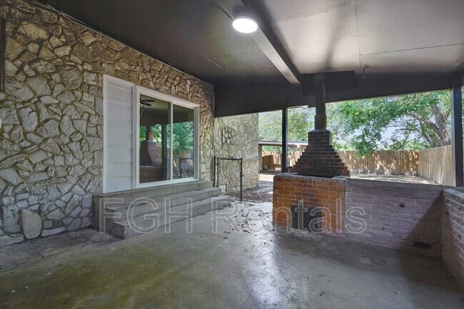 Photo - 2215 Hays St