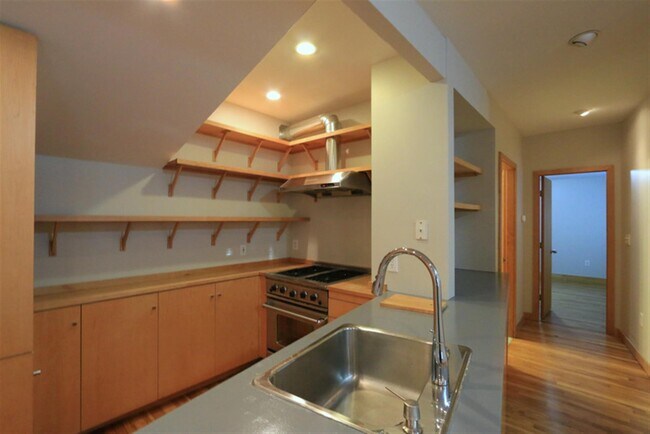 Photo - 136 Columbia St Unit 1