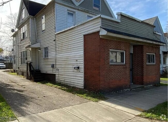 Building Photo - 6632 Fleet Ave Unit Up Rental