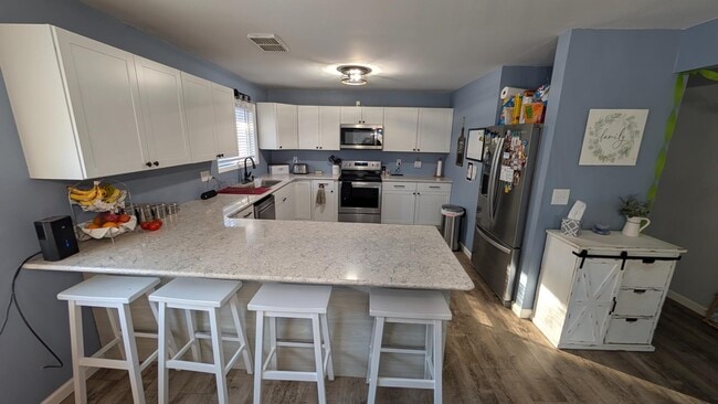 Building Photo - 1720 Brookmede Dr Rental