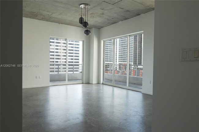Photo - 133 NE 2nd Ave Unidad 1202