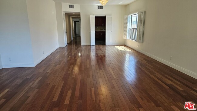 Photo - 10620 Eastborne Ave Unidad 202