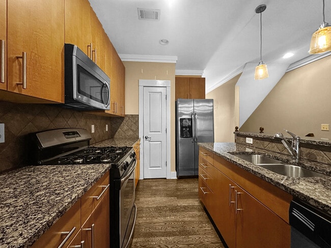 Photo - Charming 2 Bedroom 2.5 Bathroom Apartment ...