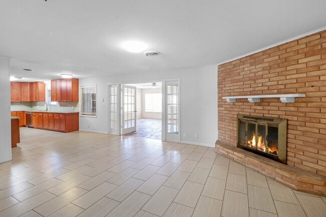 Photo - 5554 Beechnut St