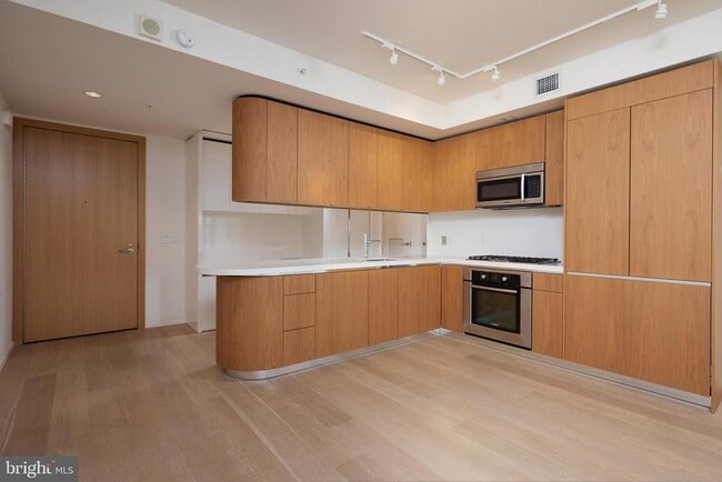 Photo - 925 H St NW Unit 409