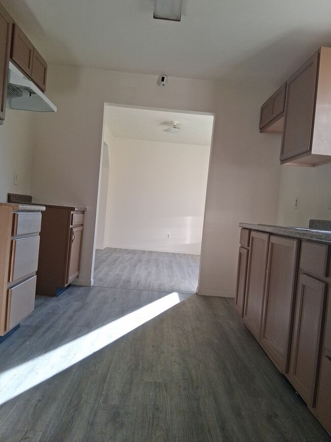 Photo - 197 W Chalmers Ave