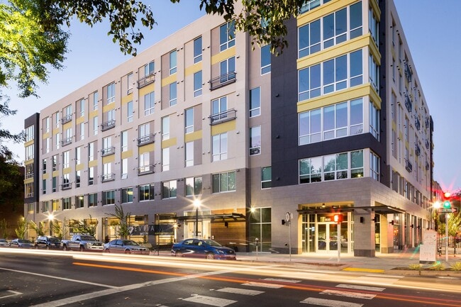 EVIVA Midtown Apartments