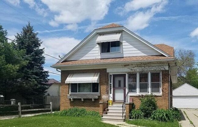 Building Photo - Marla Unit Marla Upper