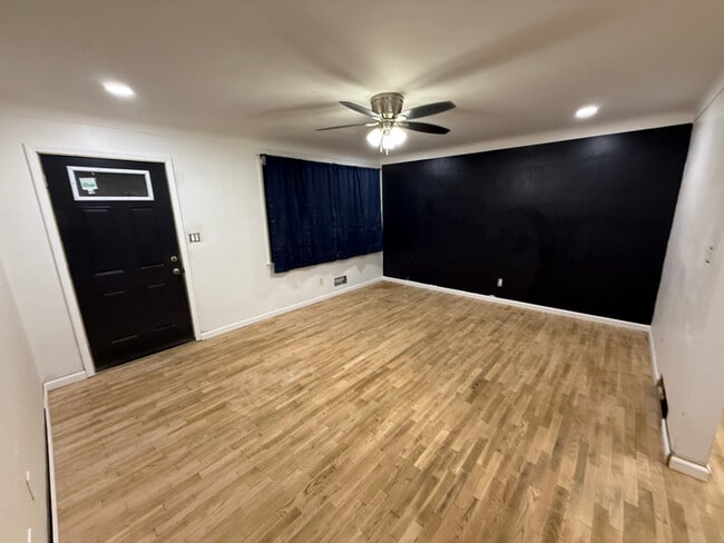 Photo - 1602 Knapp Ave