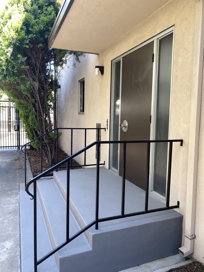 Building Photo - 2534 San Fernando Way Unit 2534 San Fernando Way #3