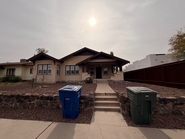 Photo - 1030 E 7th St