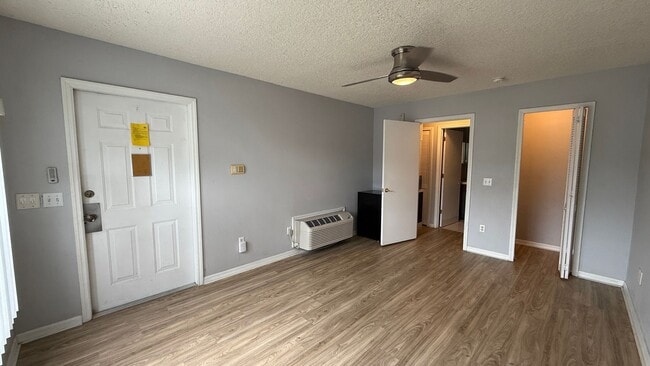 Photo - 120 Coco Plum Dr Unidad LO