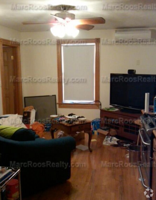 Building Photo - 30 Temple St Unit 4F Rental
