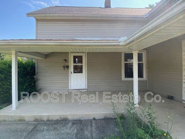 Building Photo - 198 - 198 1/2 E High St. Rental
