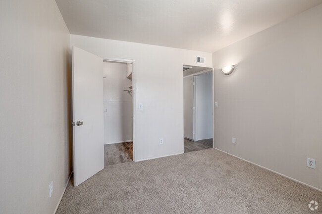1BR, 1BA - 528SF - Bedroom