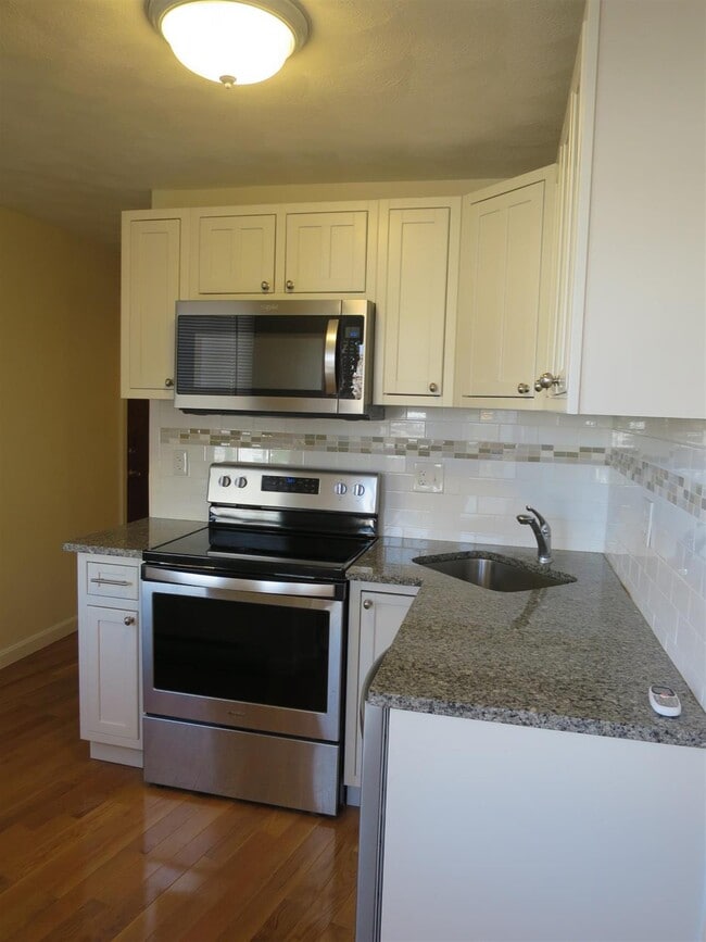 Building Photo - 3 Holland St Unit 3