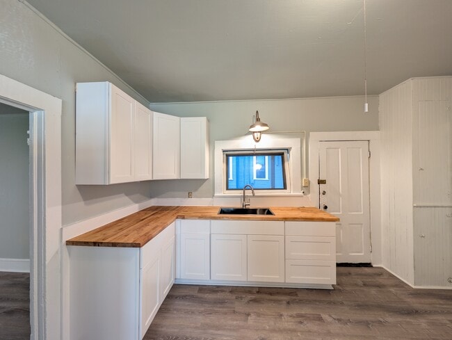 433 SW 5th St