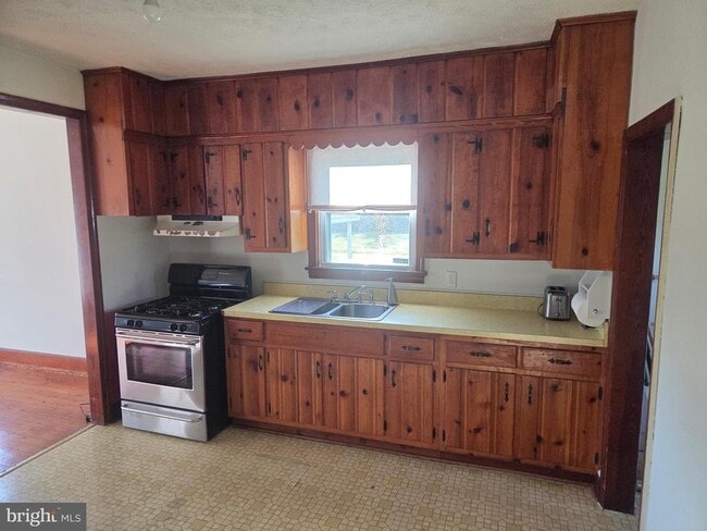Photo - 13841 Kellys Ford Rd