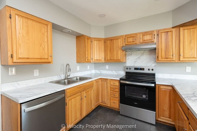 Charming Remodeled Home in Downtown Redmon... - Charming Remodeled Home in Downtown Redmon...