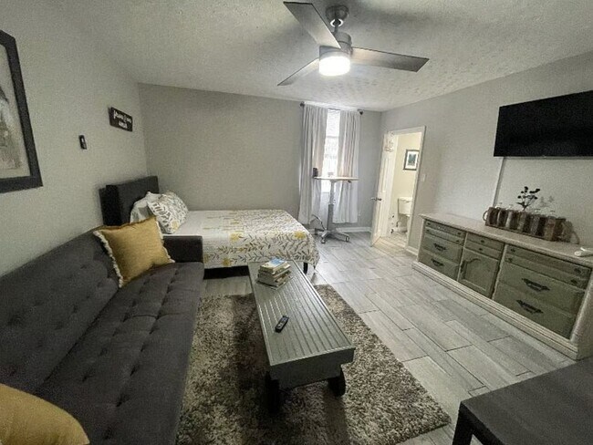 1238 S State Ave Unit 4