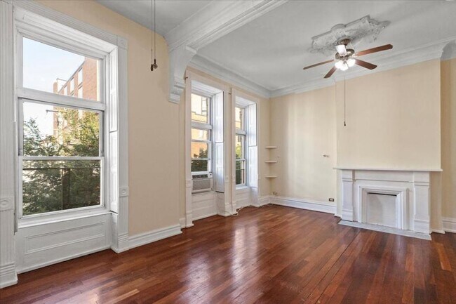 Building Photo - 2 bedroom in Chicago IL 60607 Unit 2