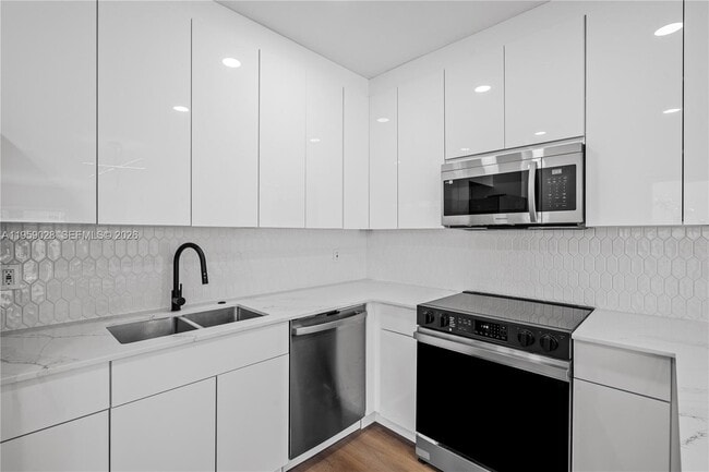 Photo - 3661 NE 170th St Unit 2