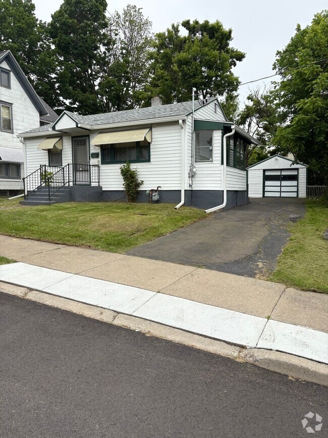 Building Photo - 31 Mulberry St Rental