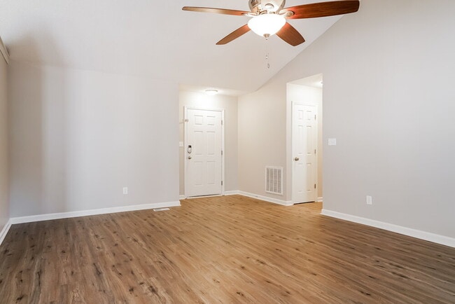 Photo - 203 Zircon Ln