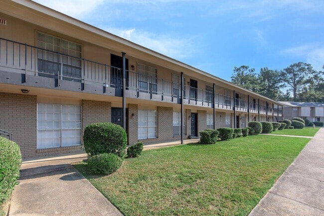 Building Photo - Marion Manor Apartments