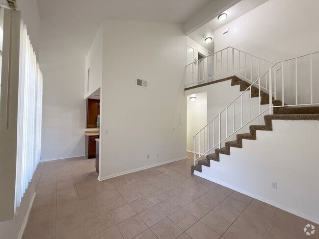 Building Photo - 2.5 Bed + 1.5 Bath + 2 Car Garage + Centra... Unit 103 Rental