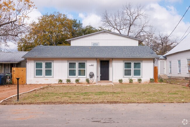 Building Photo - Spacious 3/4 bedroom home for rent in New ...