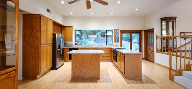 3556 Mesa Verdes Dr