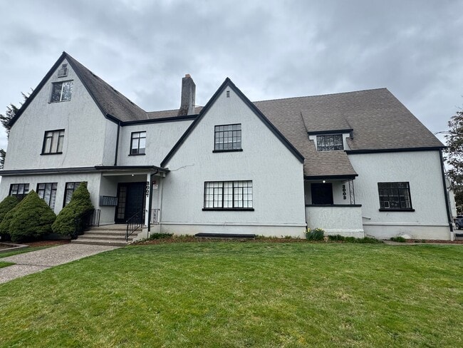 Building Photo - (949) Harrison Street Plex - 1 Bed / 1 Bat... Unit 07