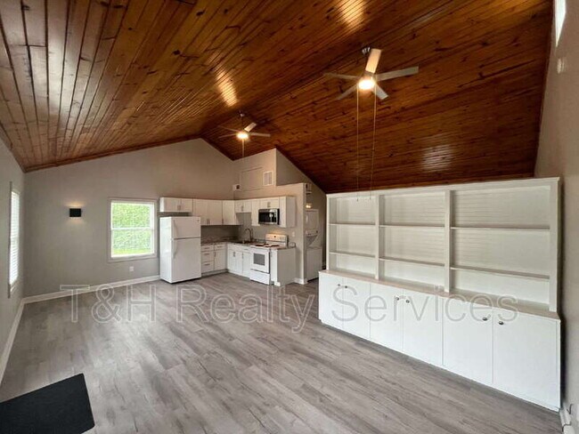 Photo - 1115 E North St