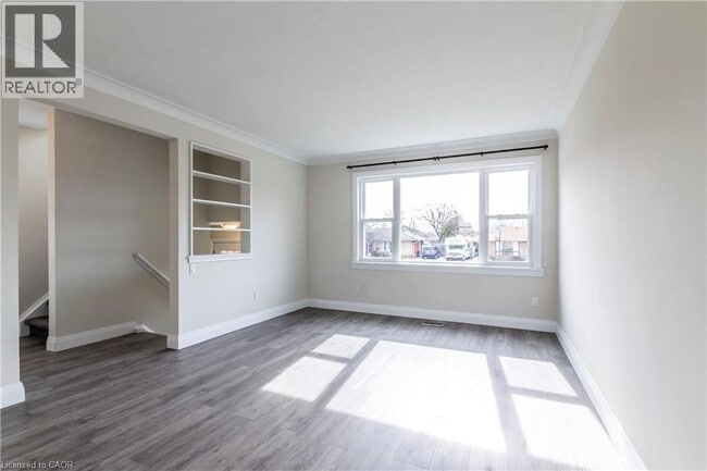 Photo - 2337 Barclay Rd
