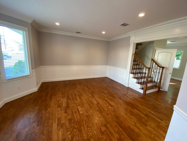 Building Photo - 29 Pleasant Ave